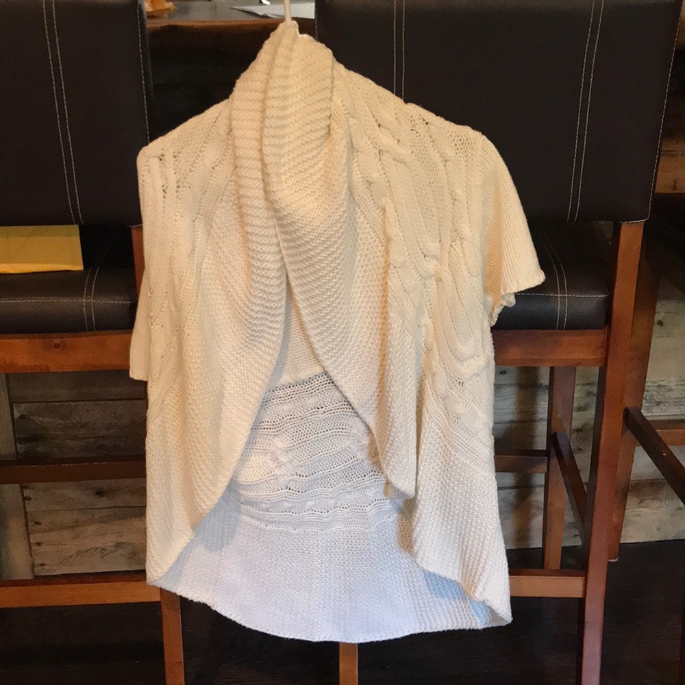 Short sleeve sweater